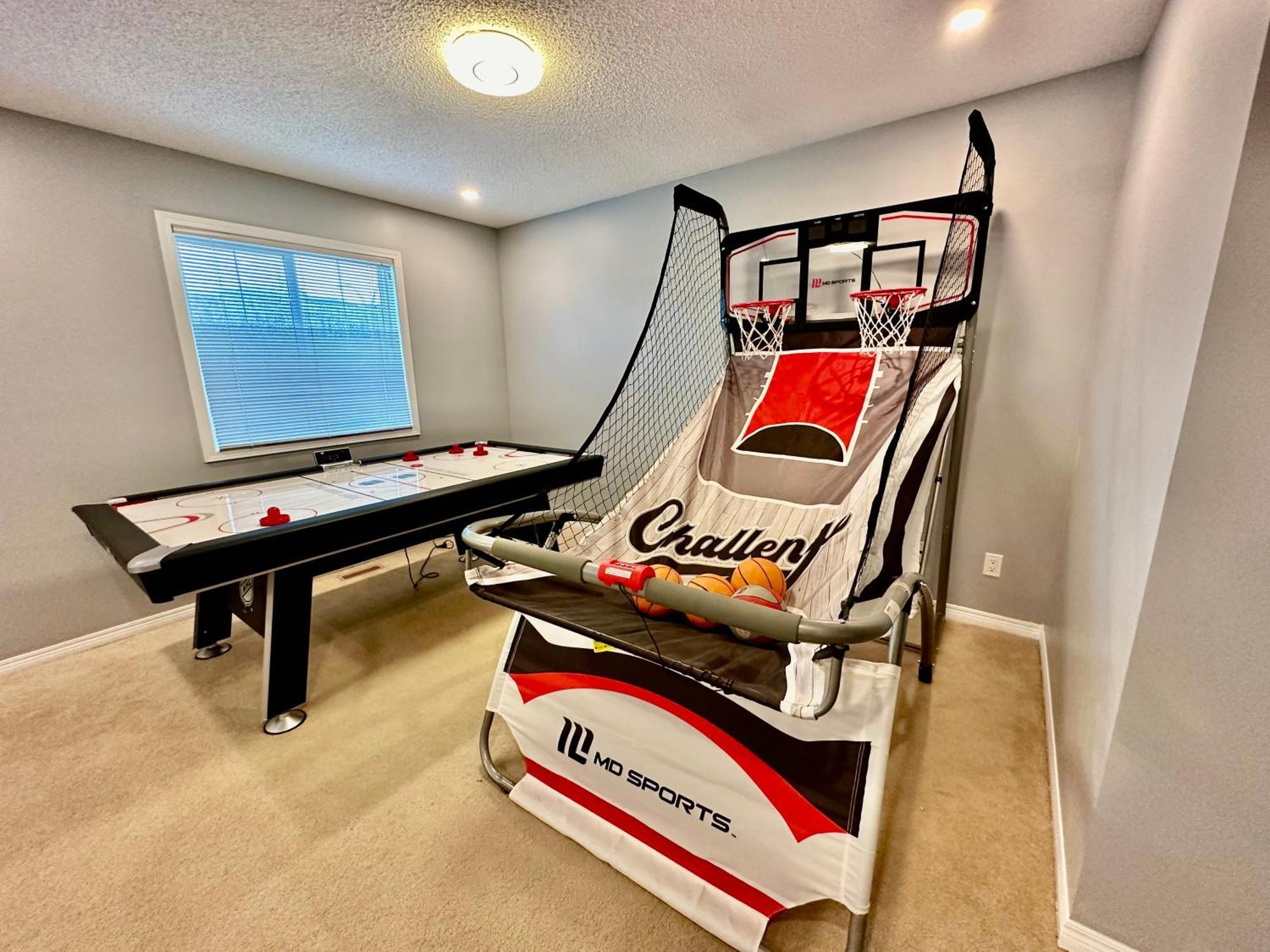 Family Games! 4Rooms 4 Beds Calgary Home Nw Bagian luar foto